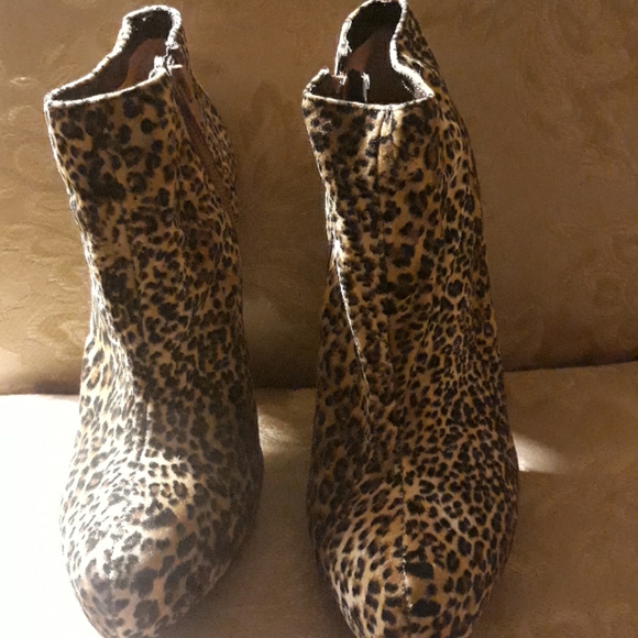 Shoes - Picture 1 of 3